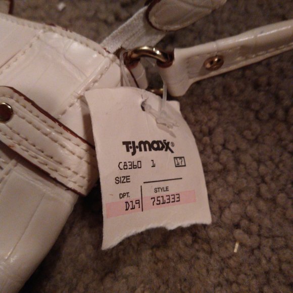 BRAND NEW LIZ CLAIRBORNE WHITE FAUX LEATHER PURSE - Picture 4 of 9